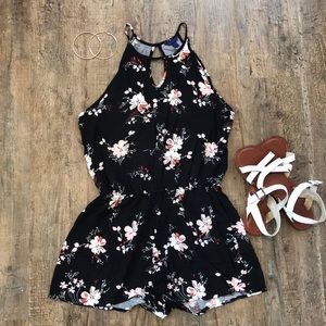 Cute Aeropostale Floral Romper w/ Keyhole Back